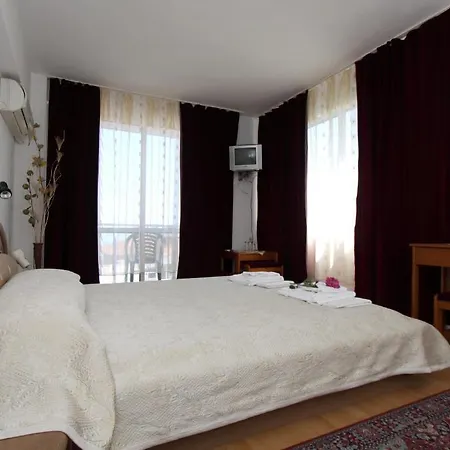 Family Verona Отель 3*